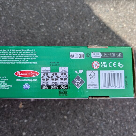 Melissa & Doug Gingerbread House Wooden Playset 38 Pieces Building Christmas NEW - Picture 10 of 15